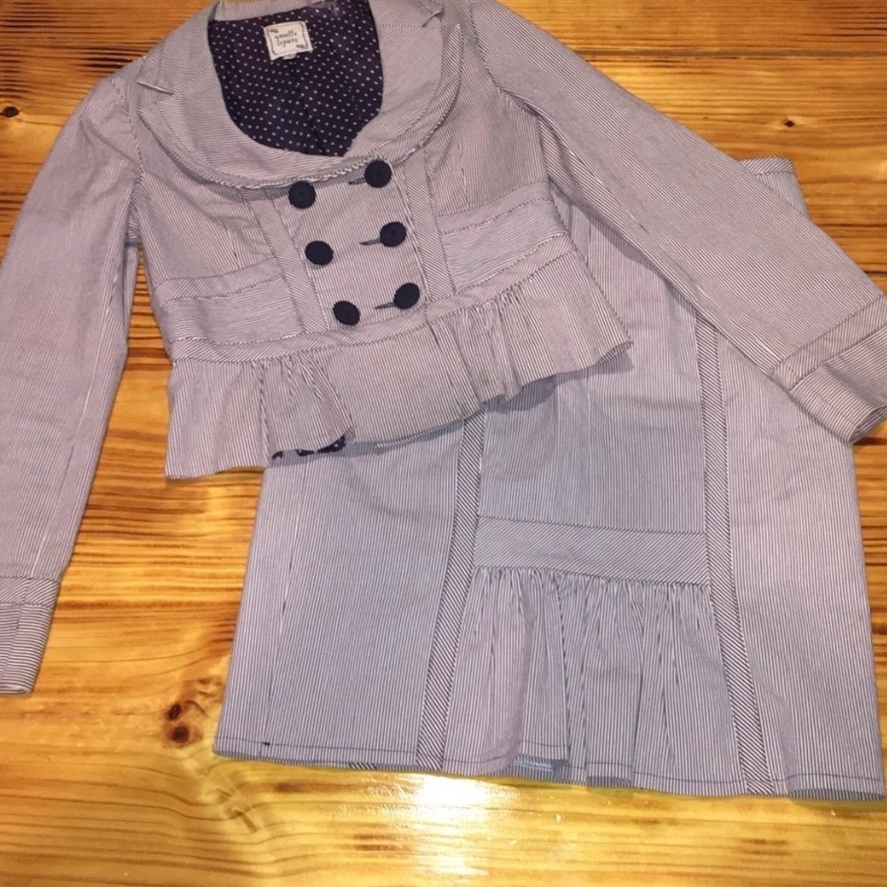 Y2K Nanette Lepore ruffle detail skirt suit, size 10